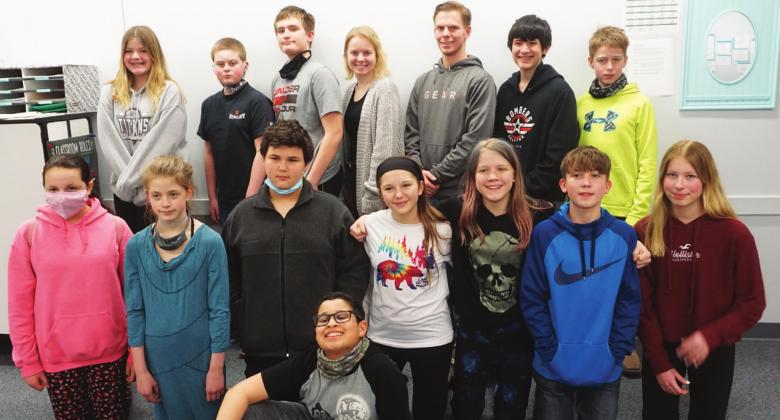 The Seventh-Grade class posses with Andrew and Genna Holm on Friday. Back row, from the left: Alyvia Quibell, Jaxon Wilson, Grant Uggerud, Genna Holm, Andrew Holm, Trypp Castillo, Ryan Corrick. Middle row: Kayden Swanson, Stephanie Kissee, Tyler Thompson, Taylor Hermanson, Alyssa Hoyles, Hunter Sherrill, and Paige Morris. Front: Jerimiah Johnson. VNV photo by Lyle Van Camp